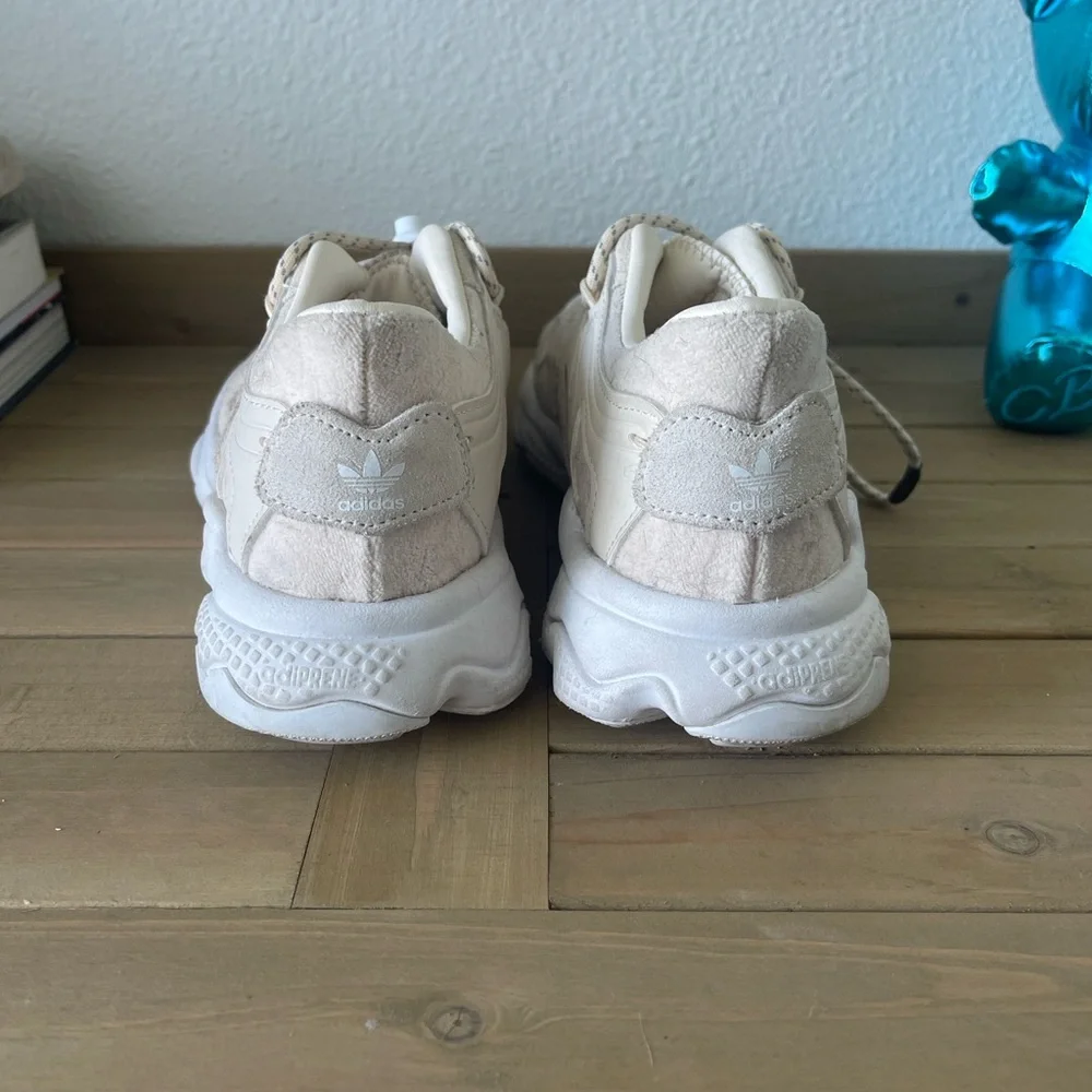 ADIDAS OZWEEGO BEIGE SIZE W7 - Picture 4 of 8